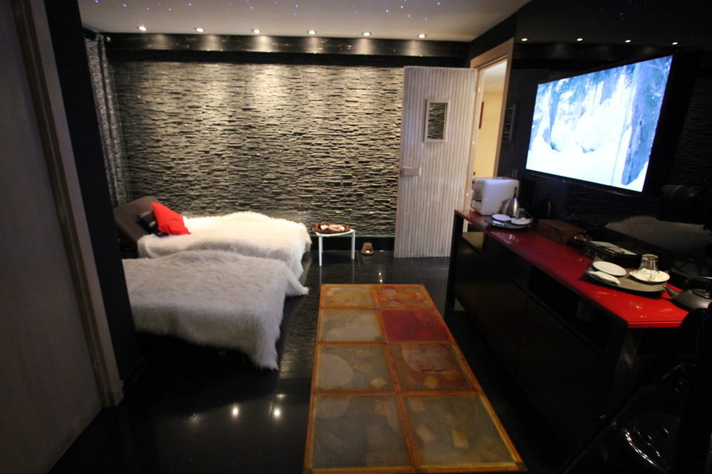 Hotel & 4*