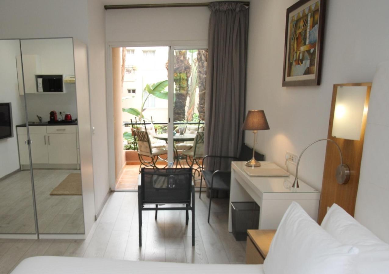 Hotel &