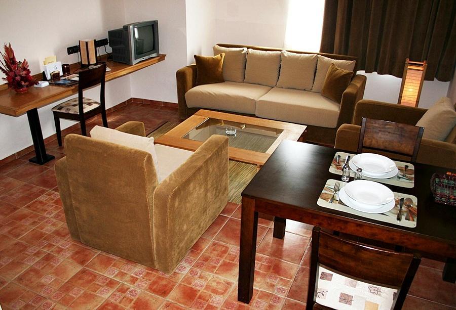 Hotel &