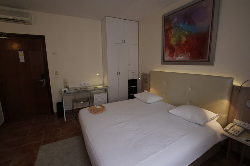 Hotel & 4*
